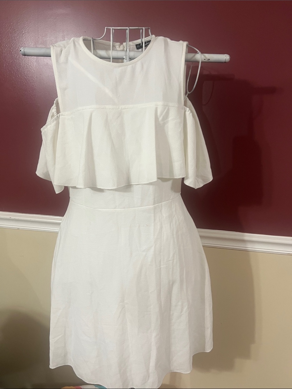 White Ruffle Cold-Shoulder mid Dress